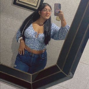 Meet your Posher, Larissa